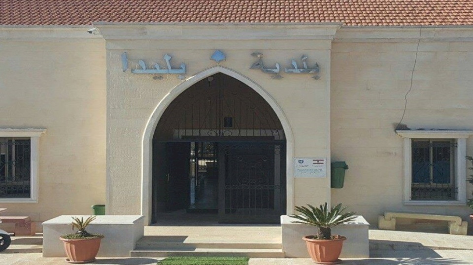 כוח ישראלי פורץ לעיריית בליידה הלבנונית ונהרג עובד בתוכה (וידאו)