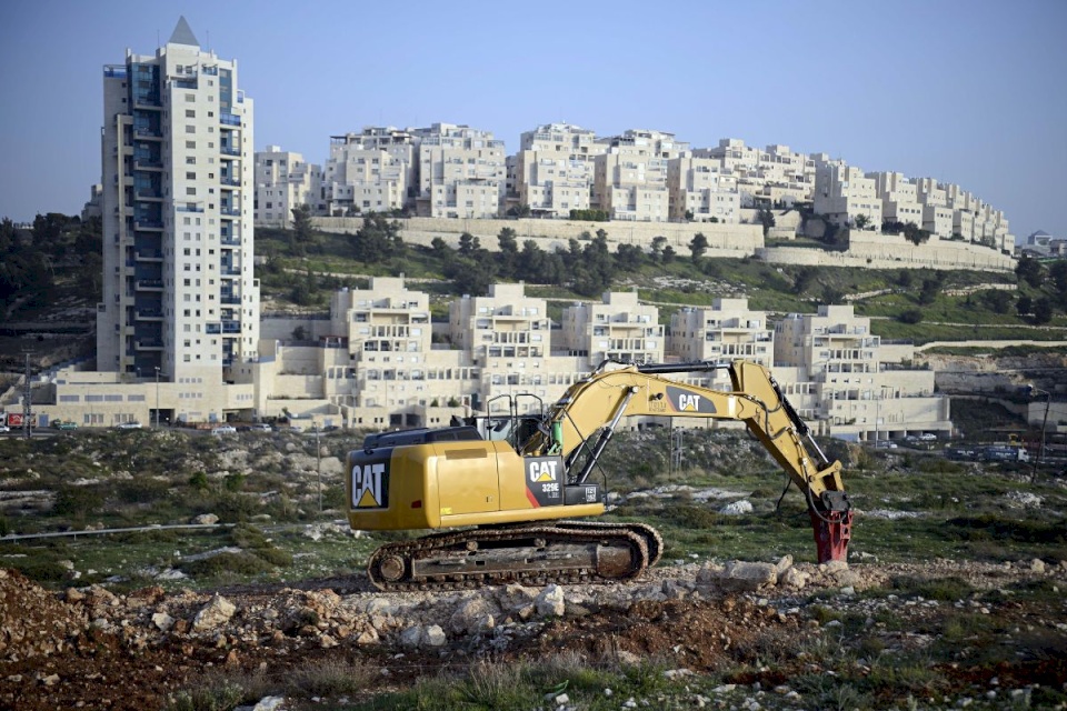 الاحتلال يصادر 5,856 من أراضي بلدة عناتا شمال شرق القدس