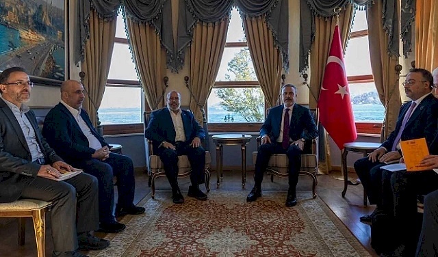נציגות ניהולית מחמאס פוגשת את שר החוץ הטורקי באיסטנבול