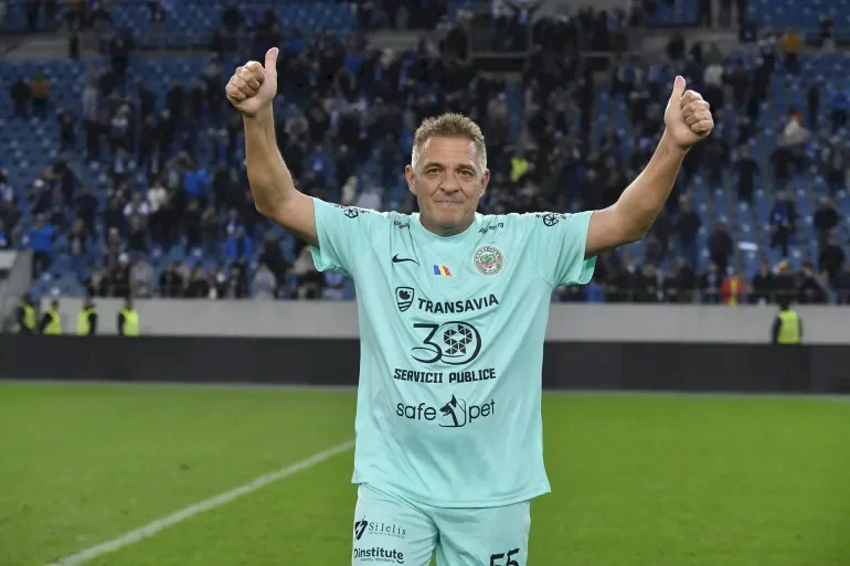 Le président d'un club reprend le jeu à 61 ans