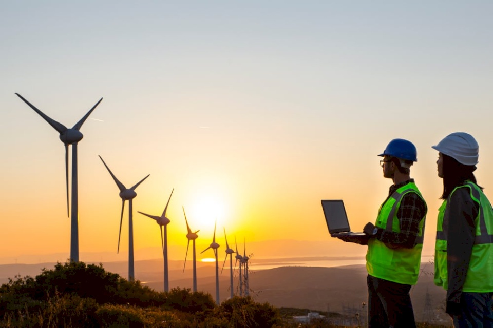 האיחוד האמירויות: העולם זקוק להשקעות הון גדולות מעל 4 טריליון דולר בשנה כדי לענות על צורכי האנרגיה