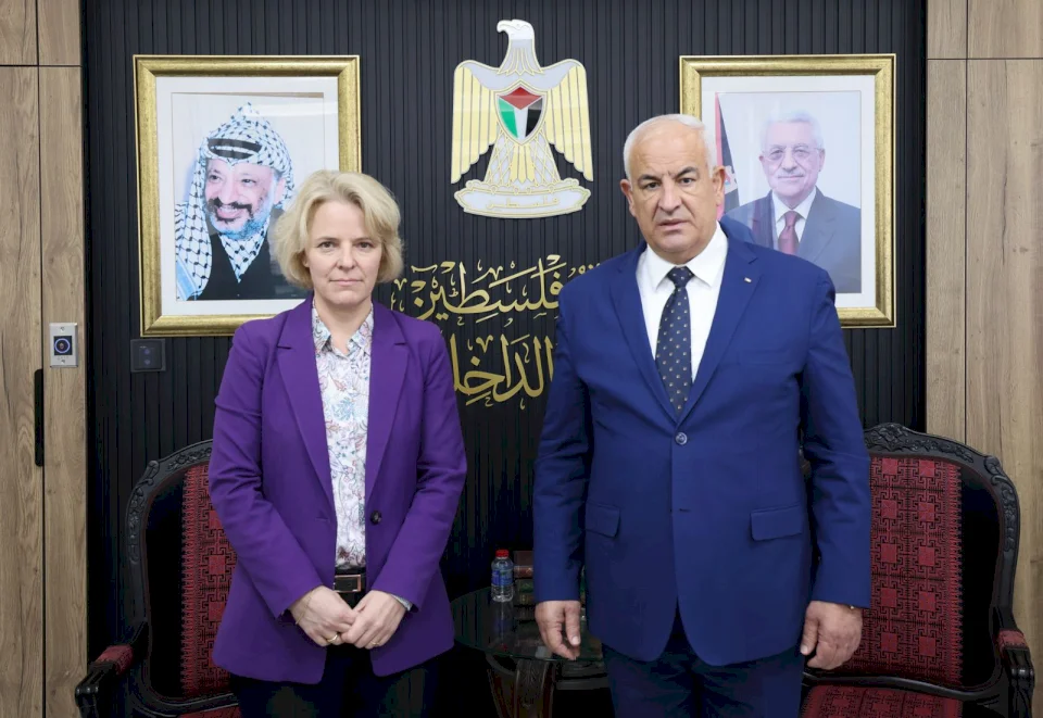 Le ministre de l'Intérieur reçoit l'ambassadrice de Suisse auprès de l'État de Palestine