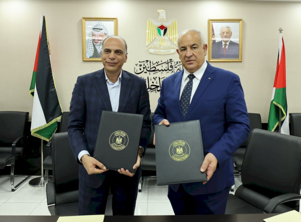 وزارة الداخلية وشركة أوريدو توقعان اتفاقية تزويد خدمات وتعاون