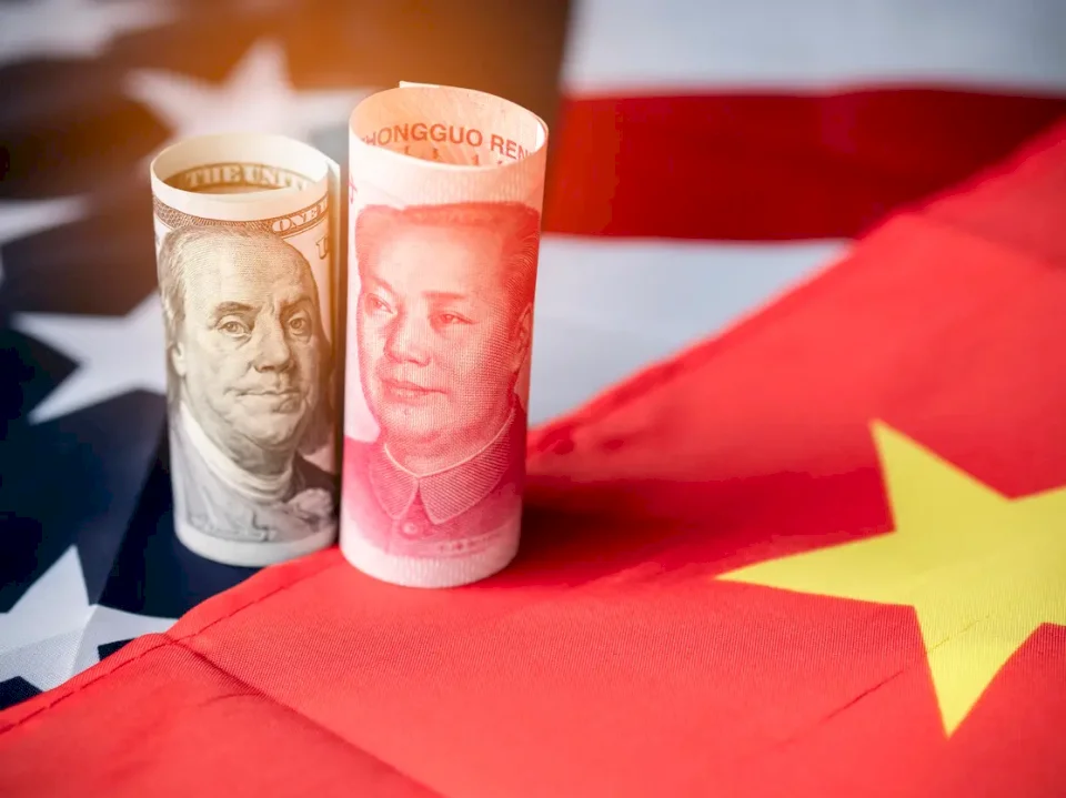 الصين تراهن على اليوان لكسر هيمنة الدولار الأميركي