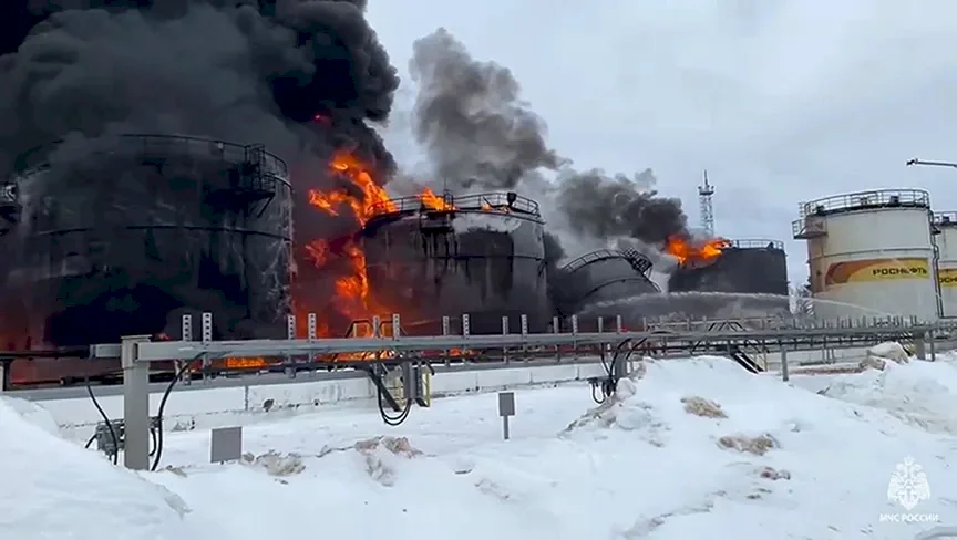 سعر النفط يقفز وسط ضربات أوكرانية وعقوبات أميركية على روسيا