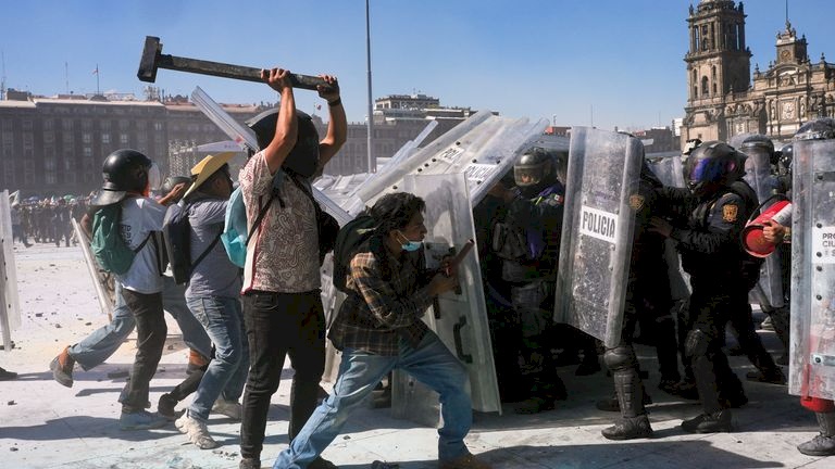 إصابة 120 شخصاً في احتجاجات جيل زد بالمكسيك