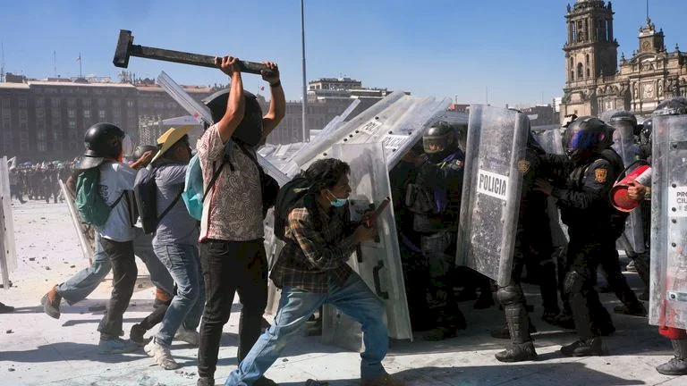 120 Injured in Generation Z Protests in Mexico