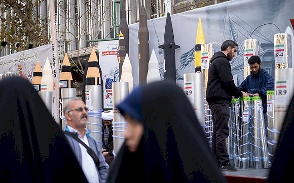 ישראל עוקבת ב"דאגה"... דו"ח: איראן מתקרבת ופועלת באופן מואץ לשוב לצבור את מאגר הטילים שלה