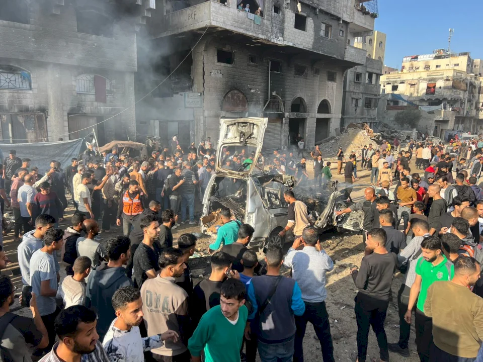 (محدث) فيديو:: شهداء وجرحى في سلسلة غارات إسرائيلية بقطاع غزة