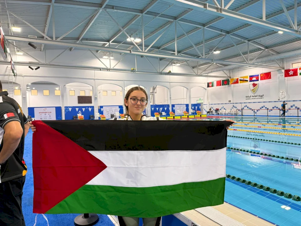 هذه ميداليتي الالماسية 