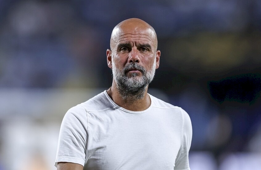 المدرب الإسباني بيب غوارديولا يتسبب في الخسارة الثانية لمانشستر سيتي