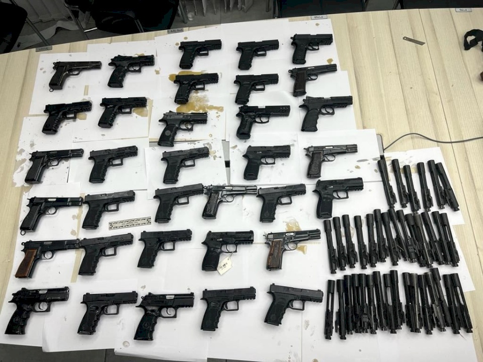 إحباط محاولة تهريب 100 مسدس في مطار بن غوريون