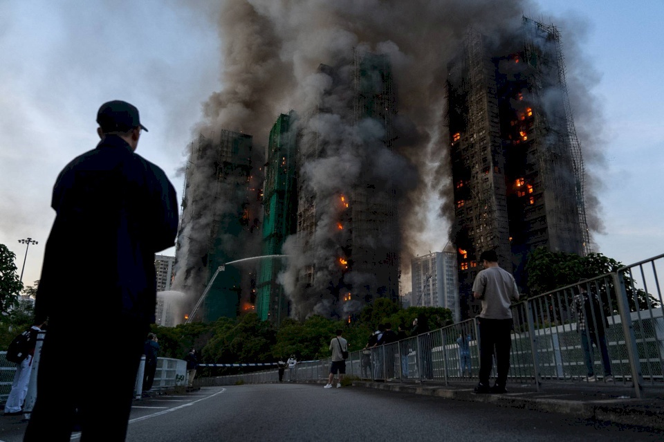 94 قتيلاً ونحو 250 مفقوداً في أسوأ حريق تشهده هونغ كونغ منذ عقود