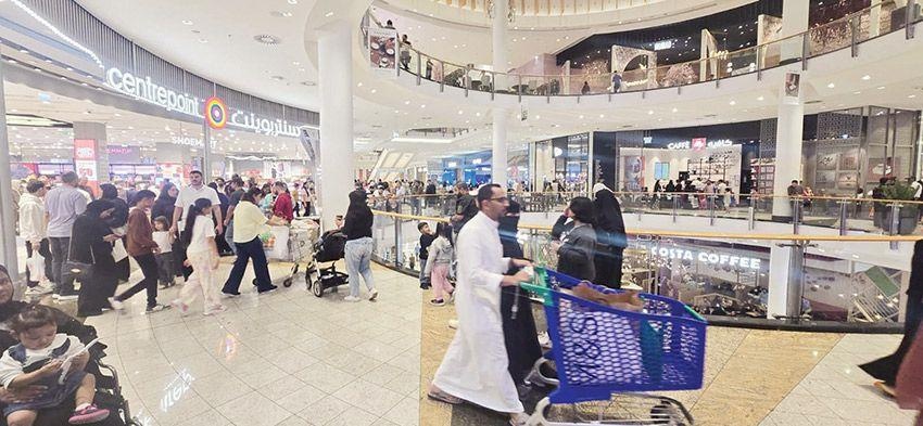 Comment les arnaqueurs numériques exploitent l'intelligence artificielle pendant la saison du « Black Friday » ?