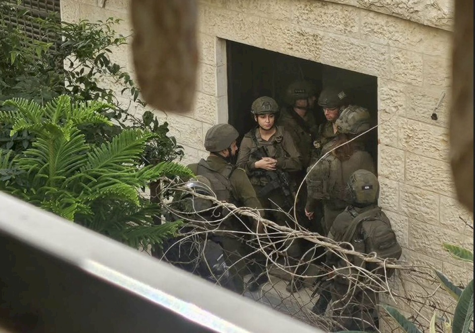 כוחות הכיבוש פשטו על עיר ביר נורף והעמיסו את מטה "ועדות העבודה החקלאיות"