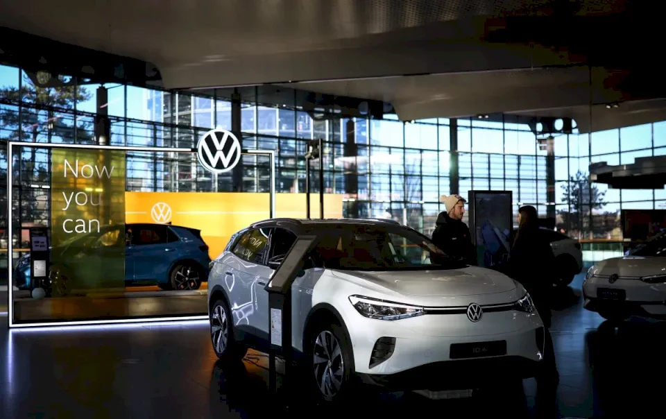 فولكسفاغن تعتزم استثمار 186 مليار دولاراً حتى عام 2030