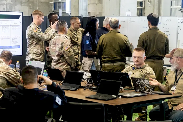 הגרדיאן חושפת: ישראל מרגלת אחרי כוחות אמריקאיים המנטרים את הסכם עזה