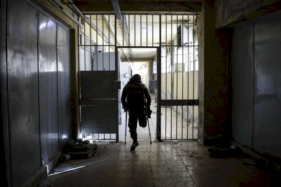 مراكز وسجون الأسد تتحول لمواقع تصوير في سوريا