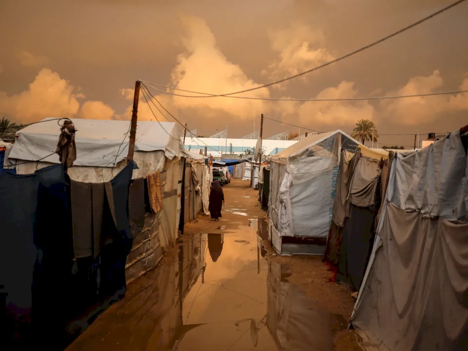 البرد القارس يودي بحياة رضيعة في خان يونس جنوب قطاع غزة