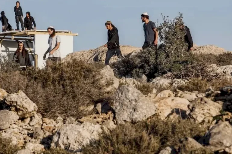 לומונד: ישראל מטילה מערכת טרור חסרת תקדים בשטחי הגדה המערבית
