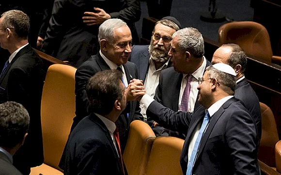 نتنياهو لأعضاء في ائتلافه الحكومي بشأن قانون التجنيد: إجراء الانتخابات بهذا التوقيت سيكون خطأ