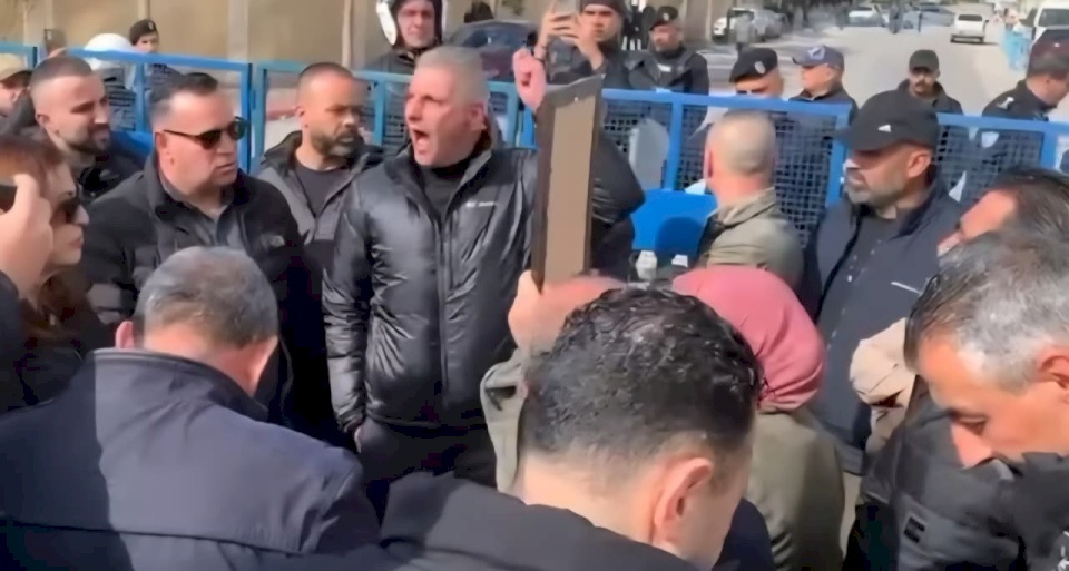 מחאה מול מועצת הממשלה בדרישה להחזיר את זכויות משפחות השהידים, האסירים והפצועים