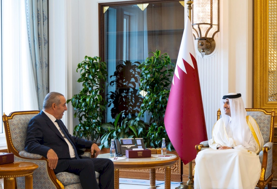 Le cheikh discute avec le Premier ministre qatari des dernières évolutions concernant la situation palestinienne