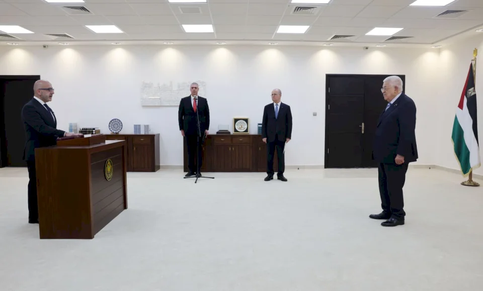 سلامة يؤدي اليمين القانونية أمام الرئيس وزيرا للمالية والتخطيط