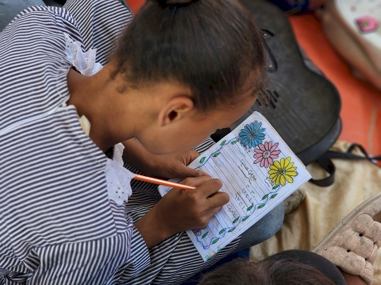L'UNRWA reconstruit des espaces d'apprentissage alternatifs pour les enfants à Gaza