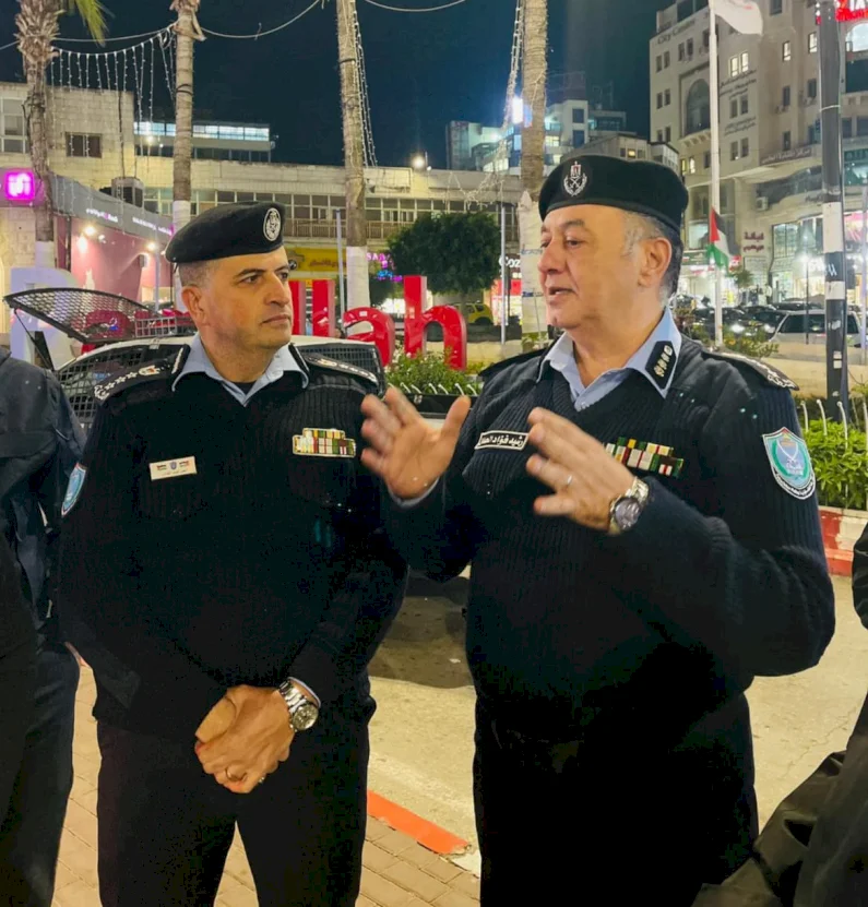 نائب مدير عام الشرطة العميد رشيد الحمدان يتفقد القوة العاملة في الميدان برام الله