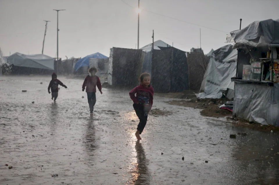 "Doctors Without Borders": Children in Gaza are Dying from the Cold