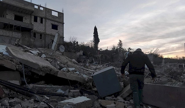 إسرائيل تشن غارات جنوب لبنان وتحذر من تحالف الجيش اللبناني وحزب الله