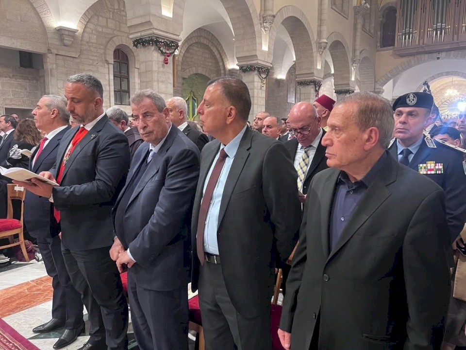 وزير الداخلية الأردني يشارك بقداس منتصف الليل في كنيسة المهد