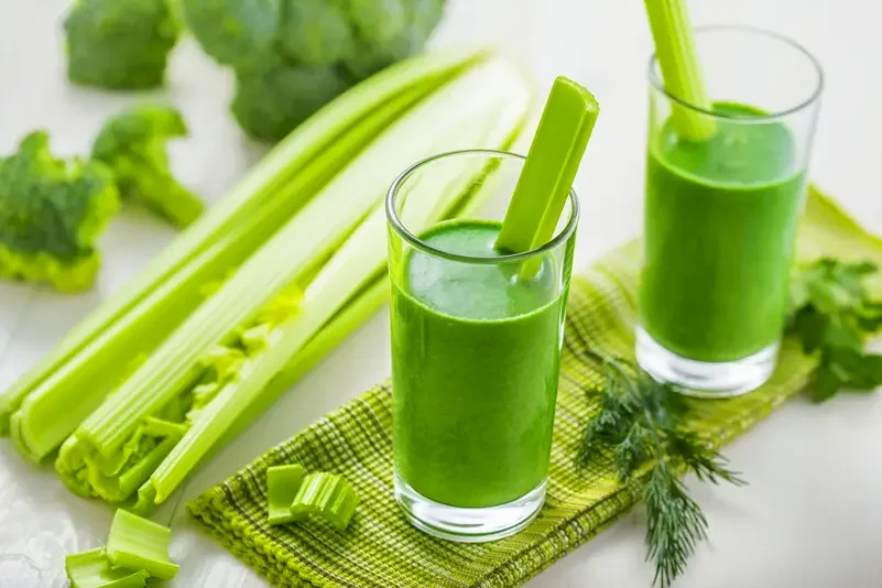 "Celery Juice"... A Trendy Fad Amidst Controversy Over Its "Amazing Benefits"