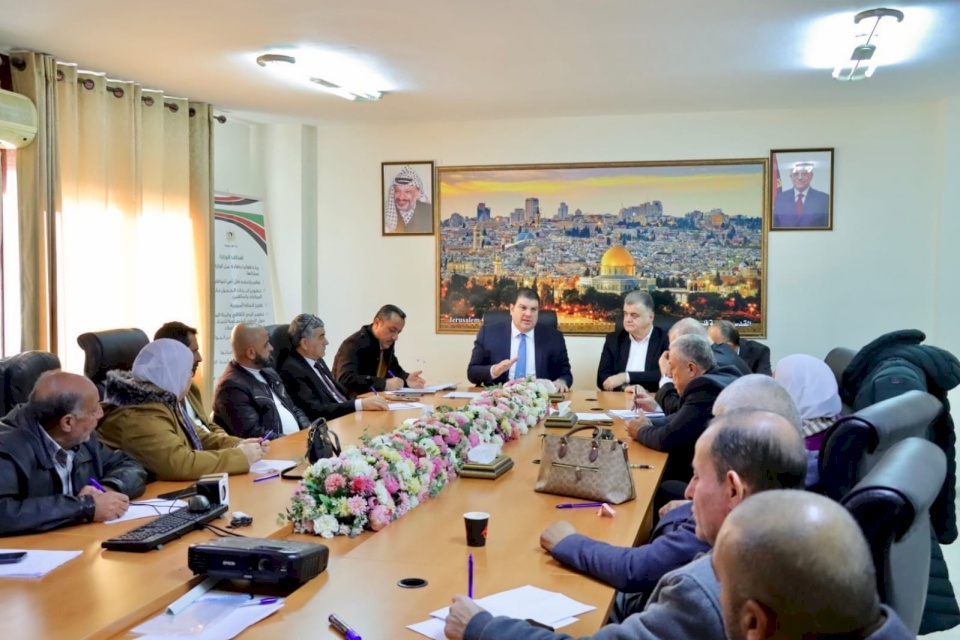 الأحمد يبحث مع ممثلي نقابات النقل العام سبل تنظيم القطاع