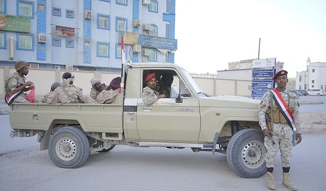 "Dar' al-Watan" Controls Camps in Al-Mahra and Al-Zubaidi Heads to Riyadh