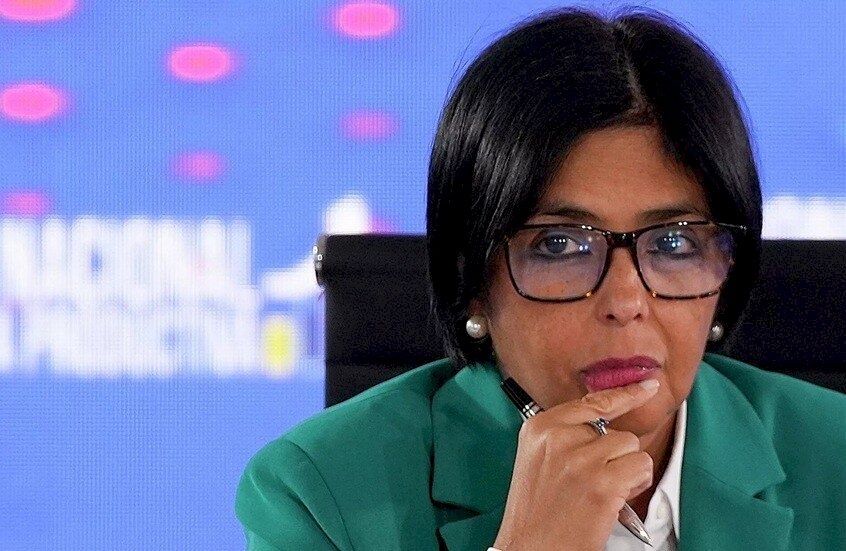 ديلسي رودريغيز تؤدي اليمين الدستورية كقائمة بأعمال رئيس فنزويلا 