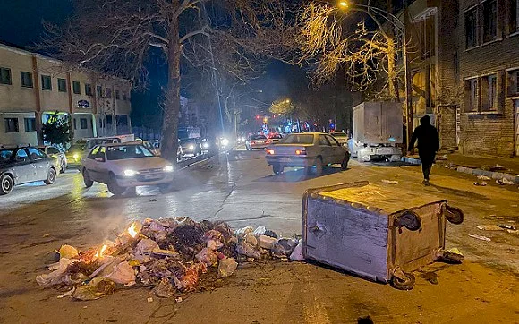 איראן: הפסקת האינטרנט בכל המדינה ורצח 45 מפגינים לפחות ומחאה גדולה בטהראן