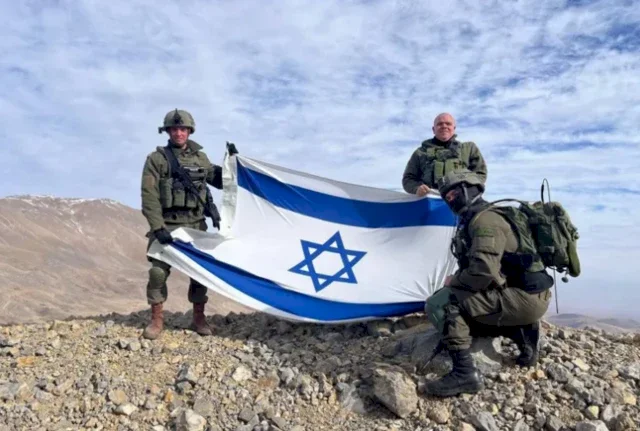 Rapport : Israël s'accroche au mont Cheikh et refuse tout retrait malgré les négociations de Paris