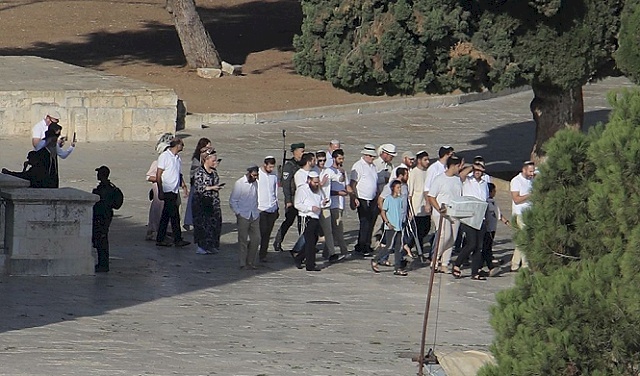המשטרה הישראלית מתירה הכנסת ספרי תפילה יהודיים למסגד אל-אקצא