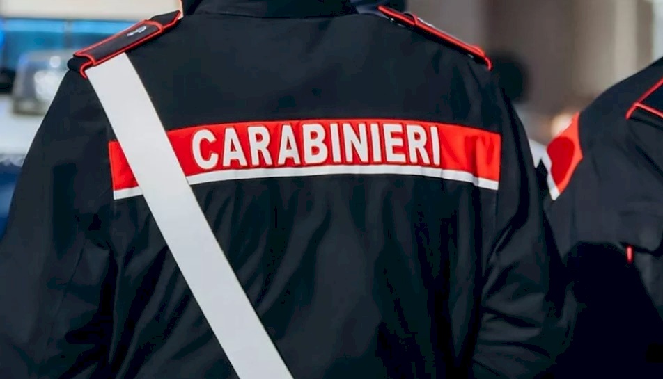 الكشف عن إجبار مستوطن لضابطين إيطاليين بالركوع تحت تهديد السلاح في رام الله