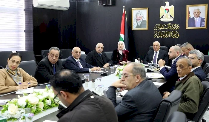 وزير الداخلية يترأس اجتماع المجلس الأعلى للدفاع المدني ويشدد على الجاهزية والاستجابة الطارئة