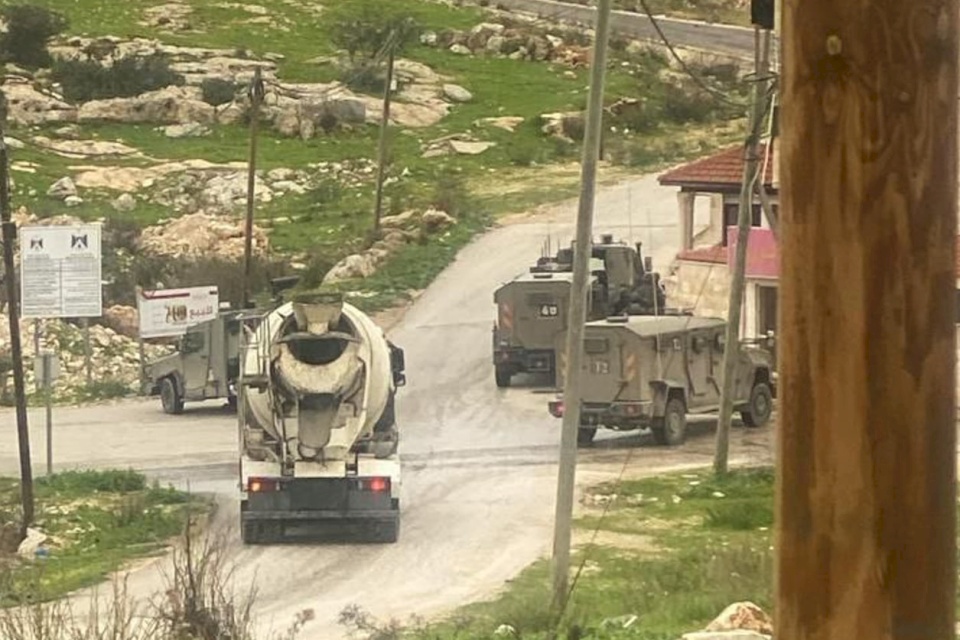 Occupation Forces Storm Displaced Persons Shelters in Jenin (Photos)