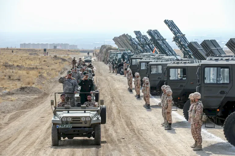 قائد الجيش الإيراني: أي اعتداء سيواجه برد صارم يلحق أضرارا بالمعتدي وإسرائيل