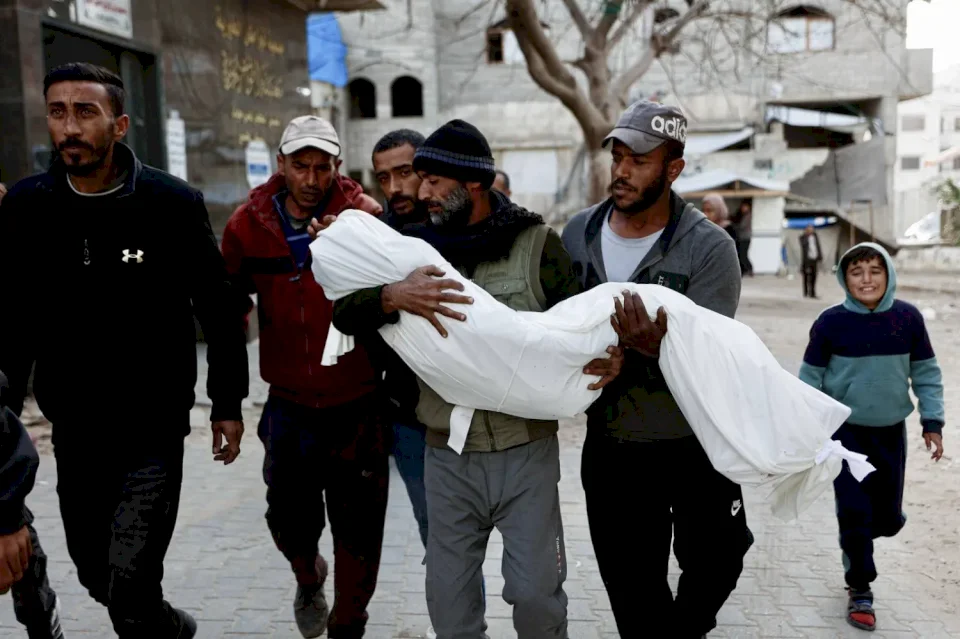 11 Martyrs, Including Children and Women, in Israeli Airstrikes on Gaza