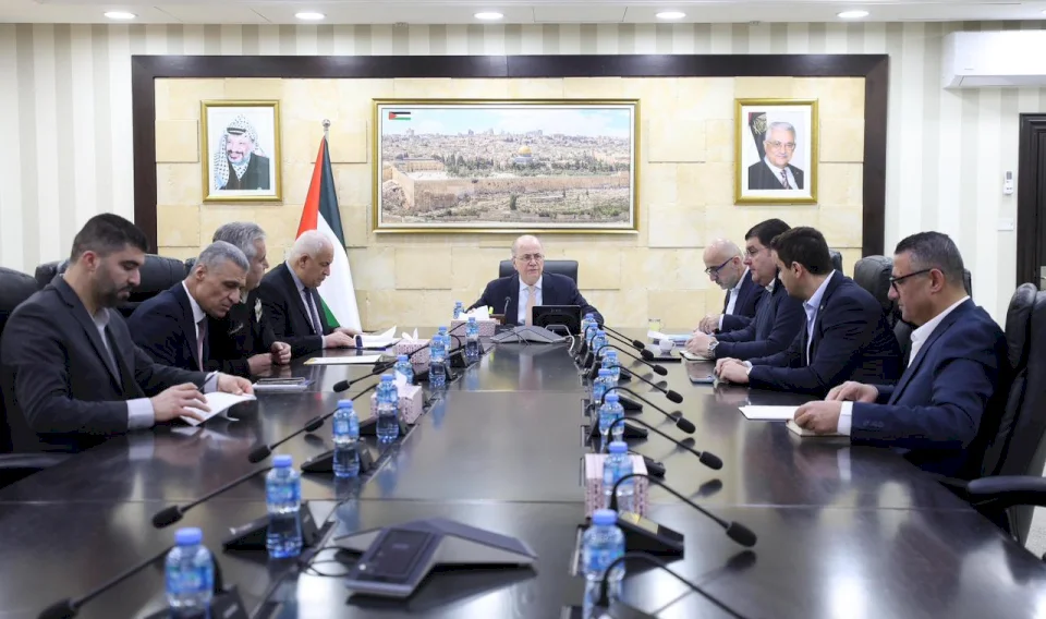 Mustafa Chairs a Meeting to Develop the Palestinian Crossings System and Its Services and Governance
