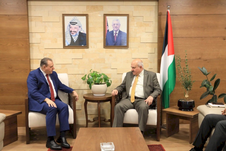 Minister Hjjawi and the Jordanian Ambassador Discuss Strengthening Joint Cooperation in Municipal Work and Urban Planning