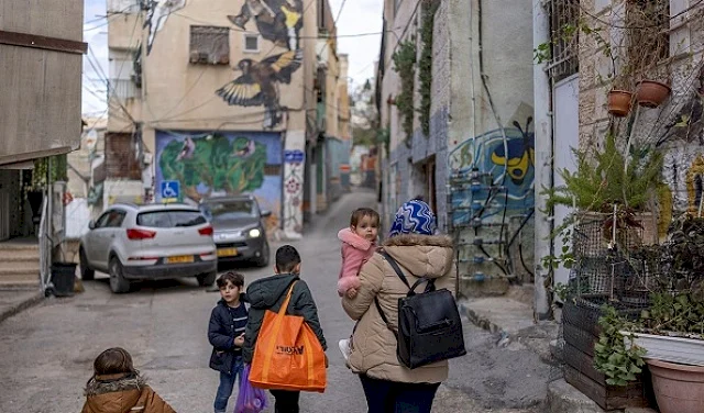 قوات الاحتلال تُصدر أوامر إخلاء بحق 33 منزلا يقطنها 220 فلسطينيا