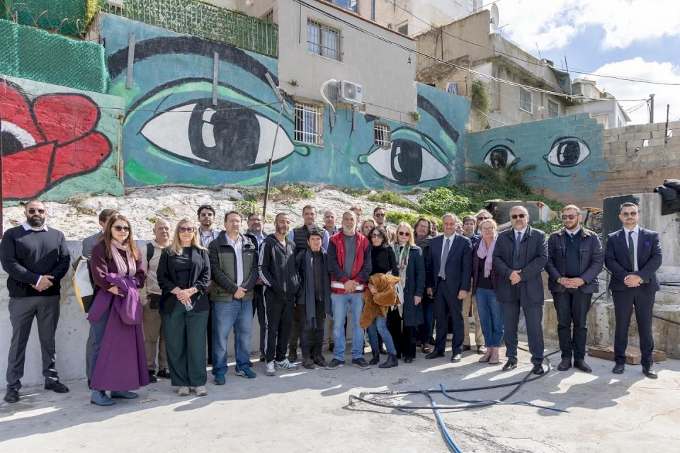 ممثل الاتحاد الأوروبي يزور سلوان في ظل تصاعد عمليات الإخلاء القسري وهدم المنازل