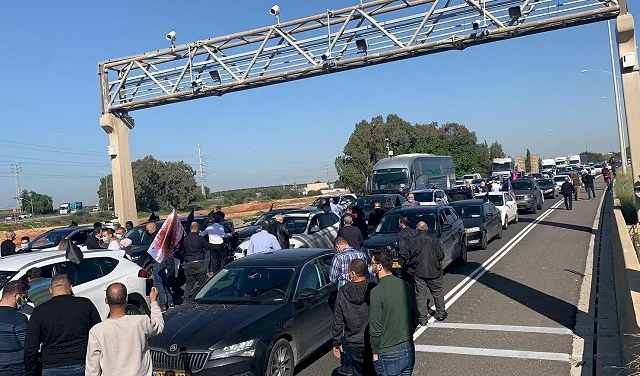 ועדת המעקב משיקה שיירת רכבים לשיבוש התנועה במדינה במחאה על הפשע והאלימות